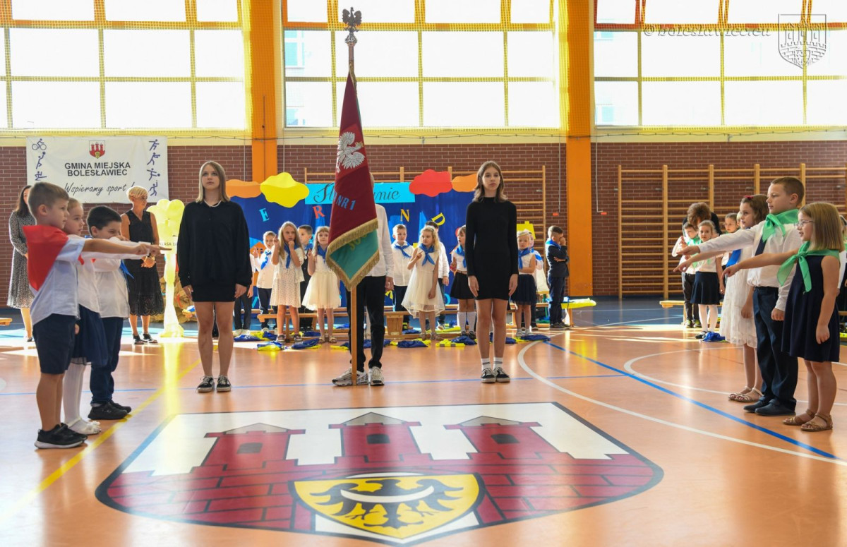 Uroczyste ślubowanie uczniów „Jedynki” w Bolesławcu