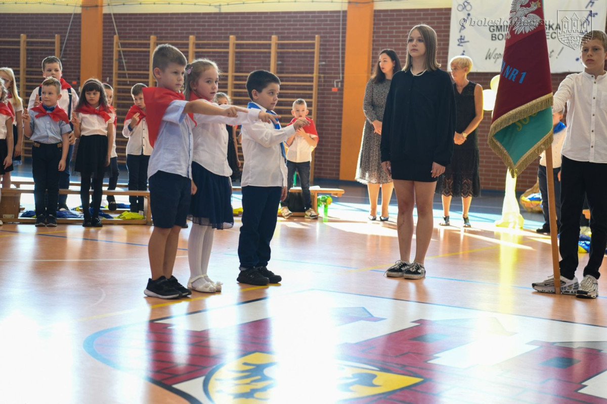 Uroczyste ślubowanie uczniów „Jedynki” w Bolesławcu