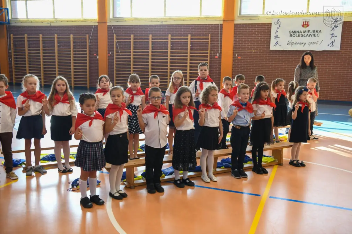 Uroczyste ślubowanie uczniów „Jedynki” w Bolesławcu