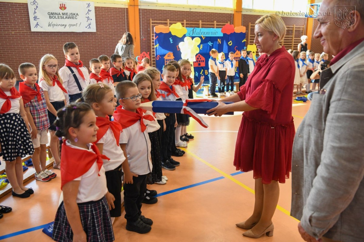 Uroczyste ślubowanie uczniów „Jedynki” w Bolesławcu