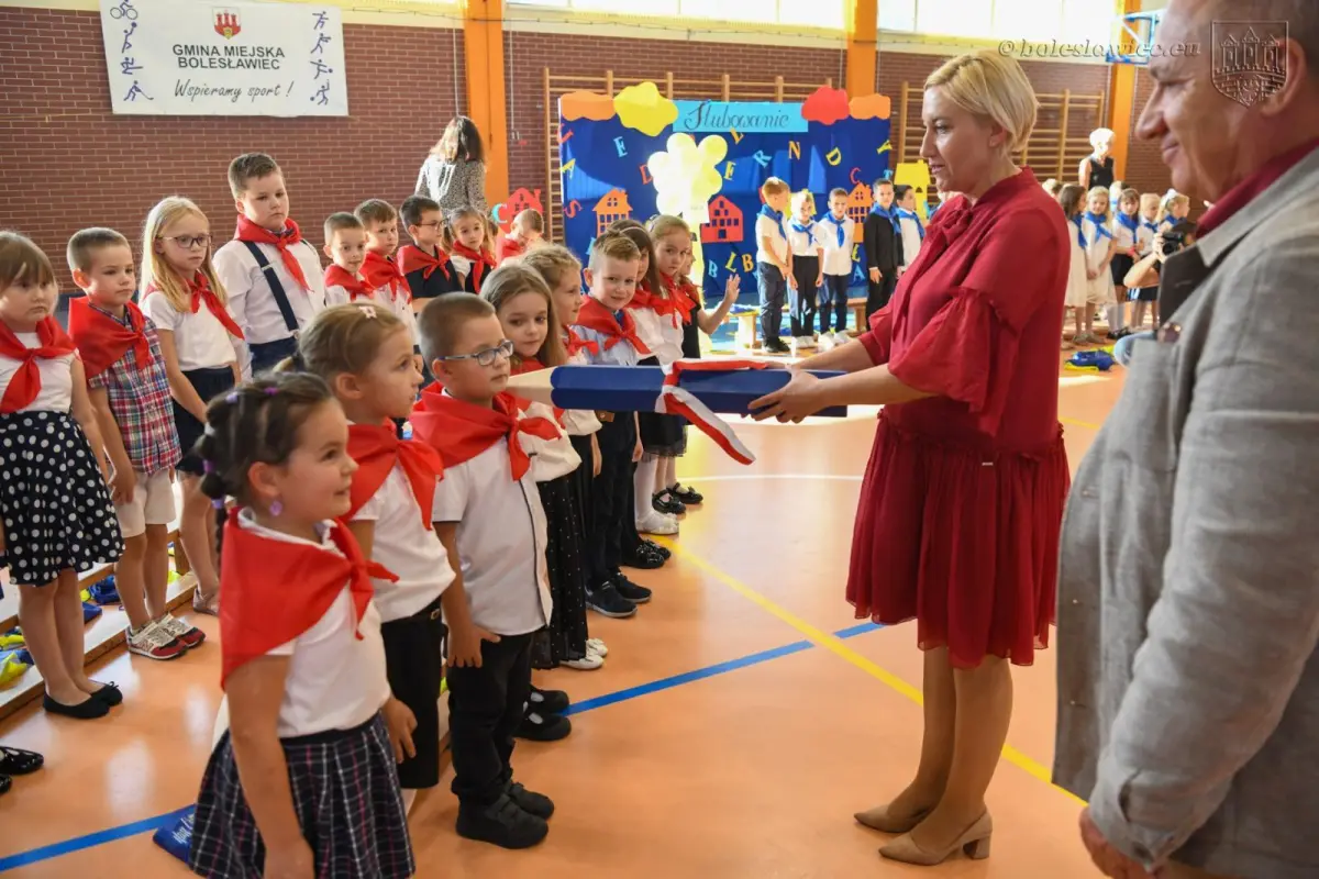 Uroczyste ślubowanie uczniów „Jedynki” w Bolesławcu