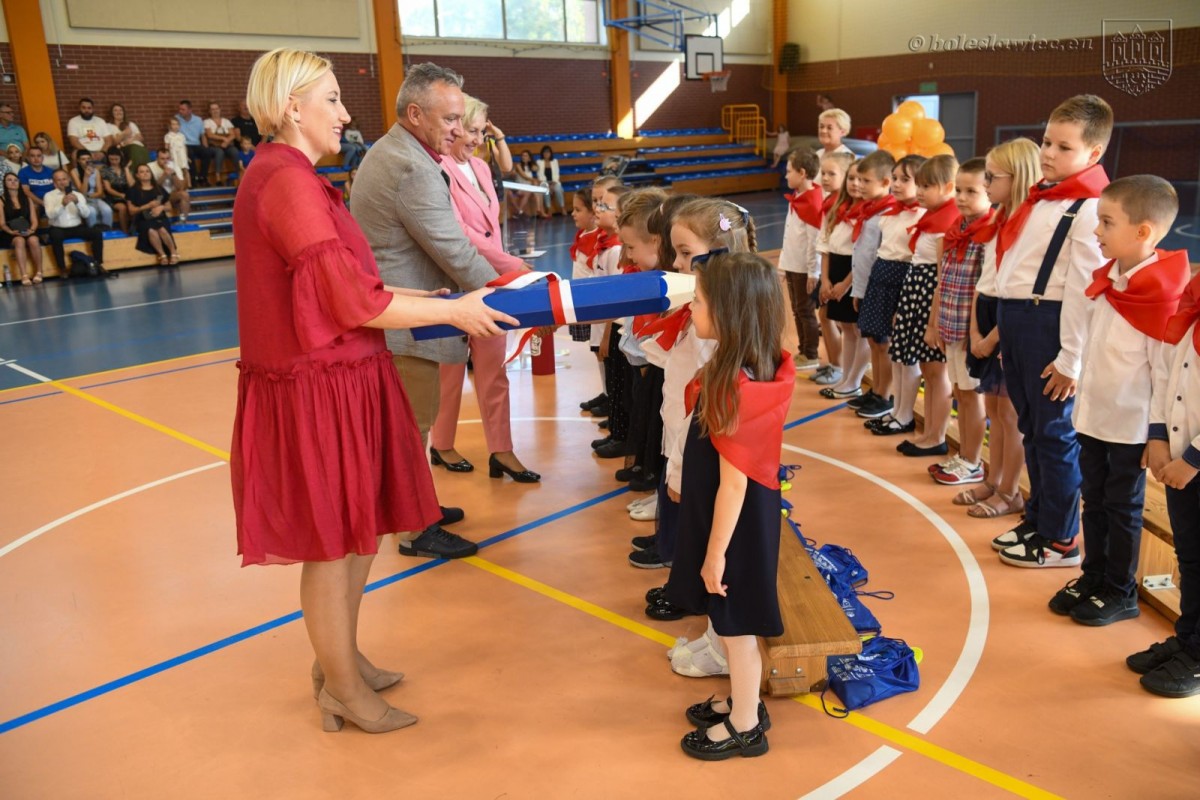 Uroczyste ślubowanie uczniów „Jedynki” w Bolesławcu