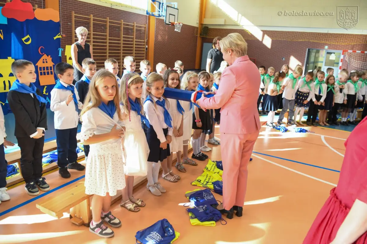 Uroczyste ślubowanie uczniów „Jedynki” w Bolesławcu