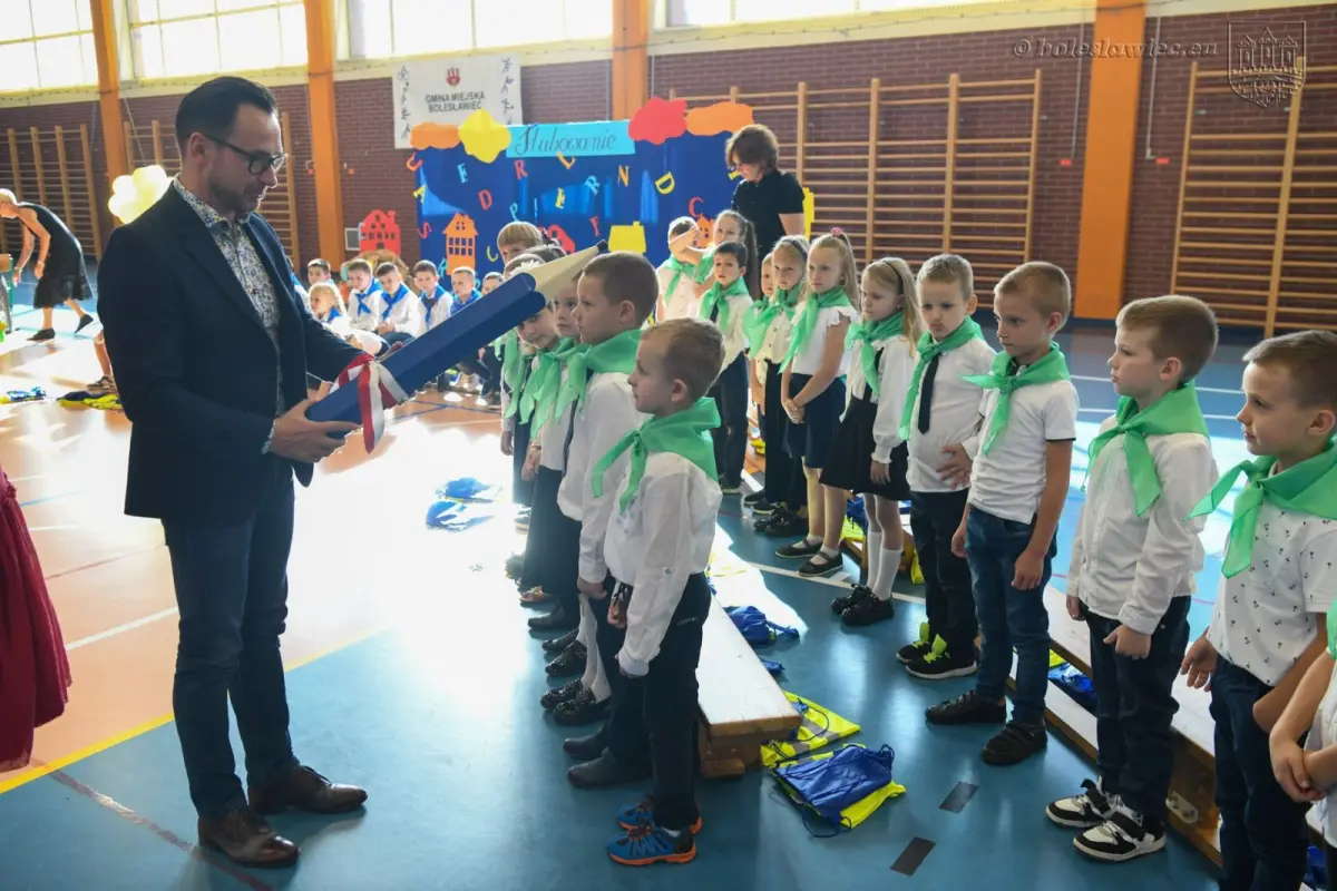 Uroczyste ślubowanie uczniów „Jedynki” w Bolesławcu
