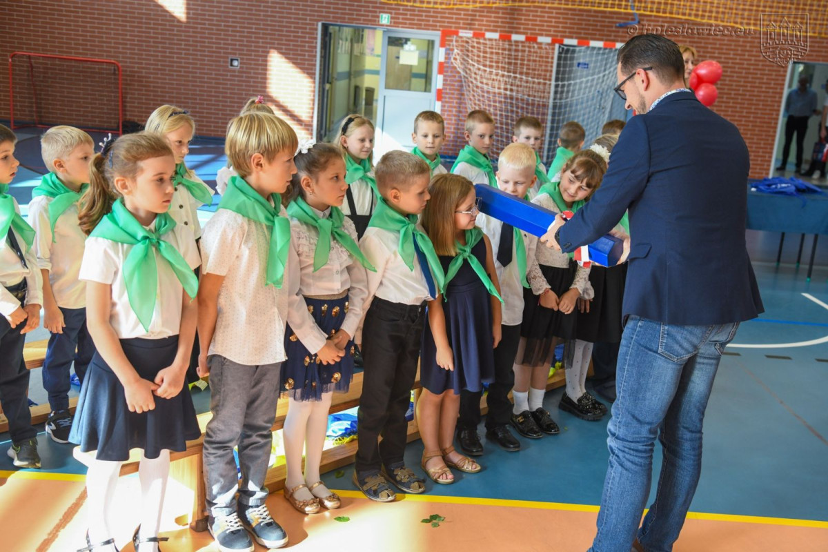 Uroczyste ślubowanie uczniów „Jedynki” w Bolesławcu