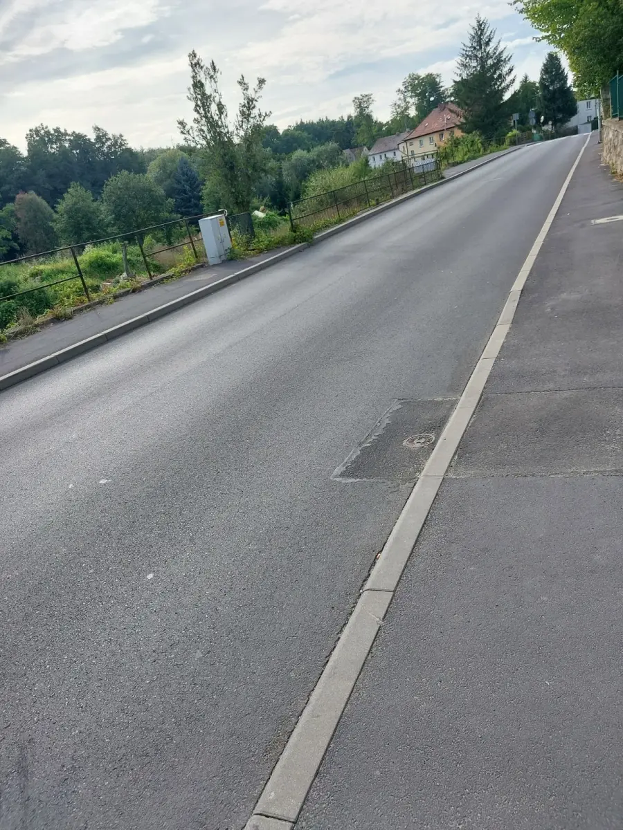 Reader: No Crosswalks and Problems with Pavements