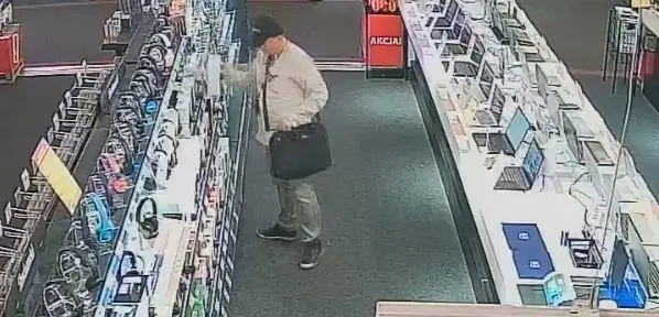 Mężczyzna, który może mieć związek z przywłaszczeniem słuchawek
