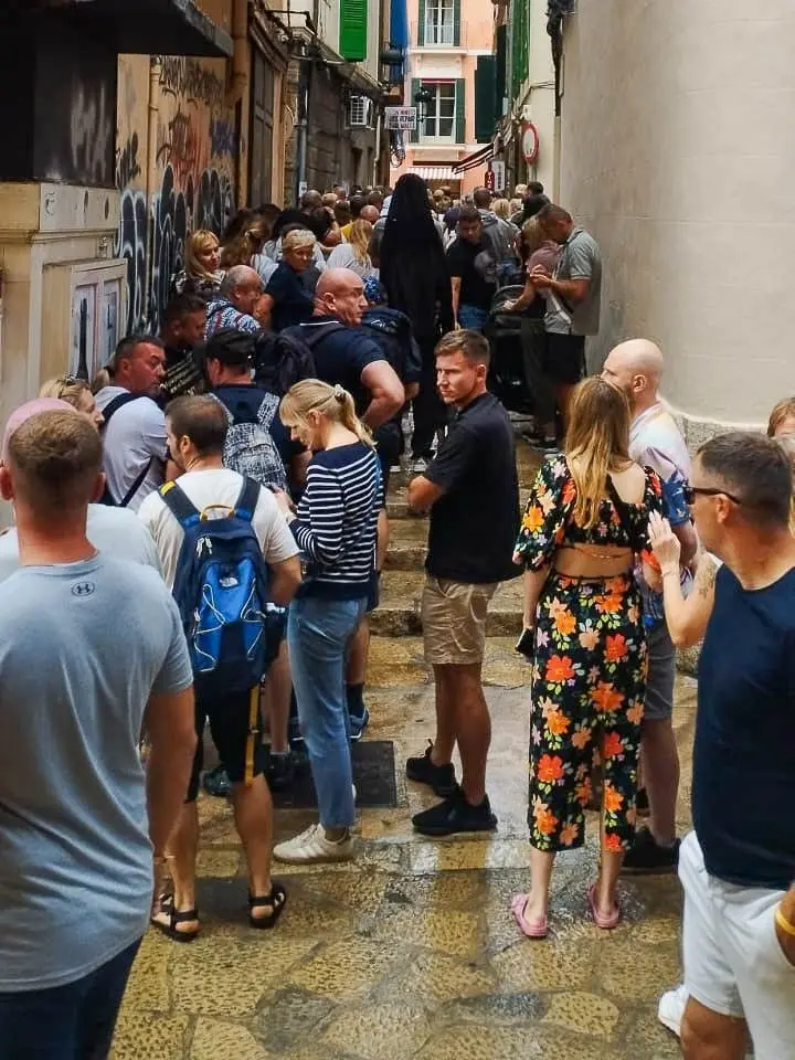 Kolejka do komisji wyborczej: Palma de Mallorca