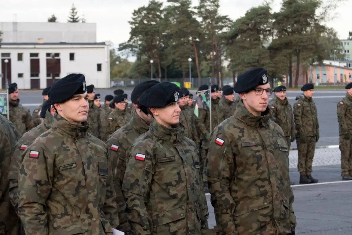 Uroczysty apel z okazji Dnia Wojsk Łączności i Informatyki