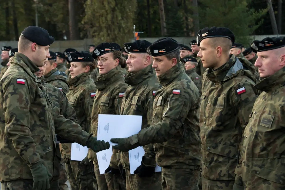 Uroczysty apel z okazji Dnia Wojsk Łączności i Informatyki