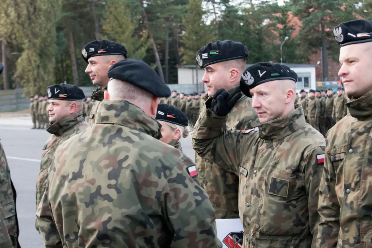 Uroczysty apel z okazji Dnia Wojsk Łączności i Informatyki