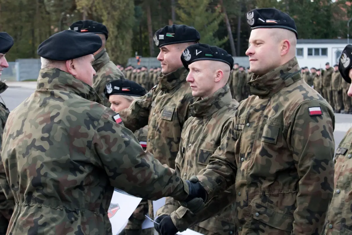 Uroczysty apel z okazji Dnia Wojsk Łączności i Informatyki