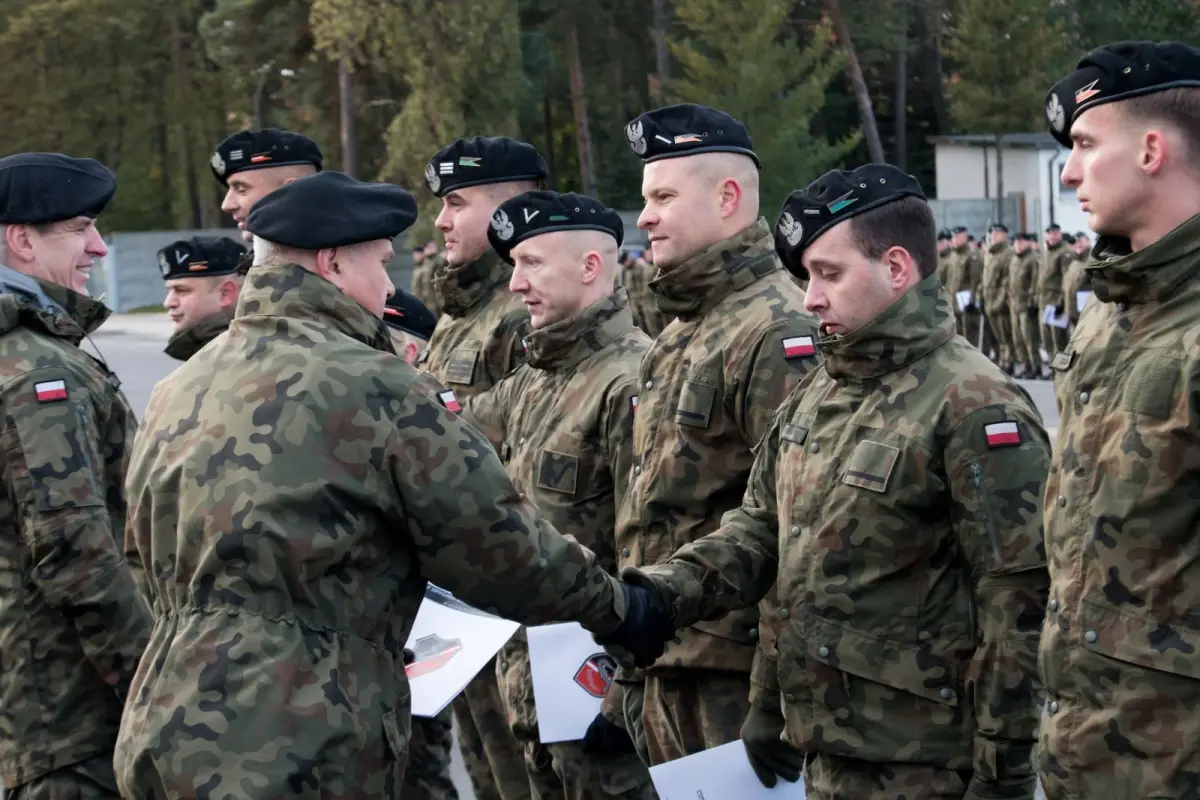 Uroczysty apel z okazji Dnia Wojsk Łączności i Informatyki