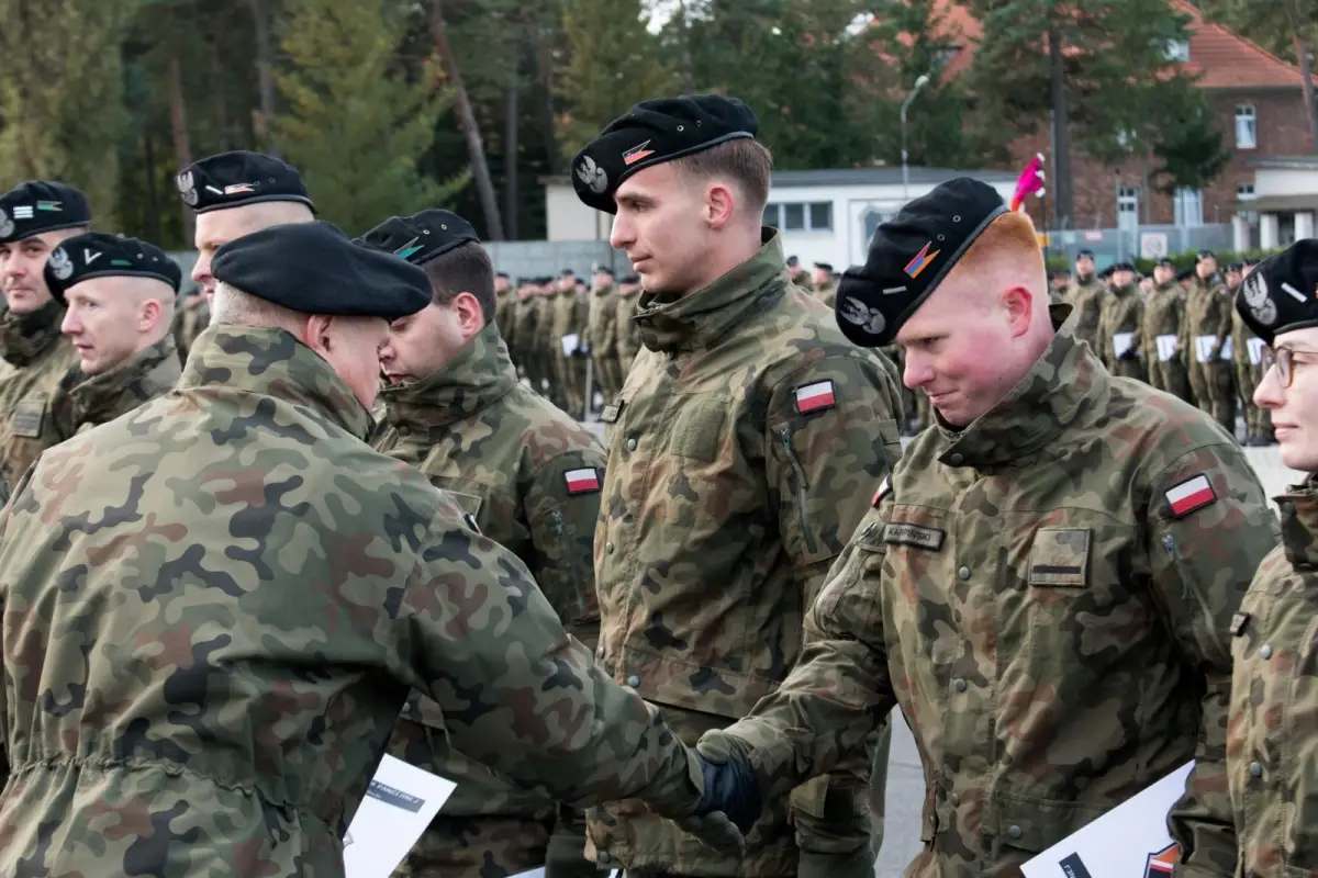 Uroczysty apel z okazji Dnia Wojsk Łączności i Informatyki