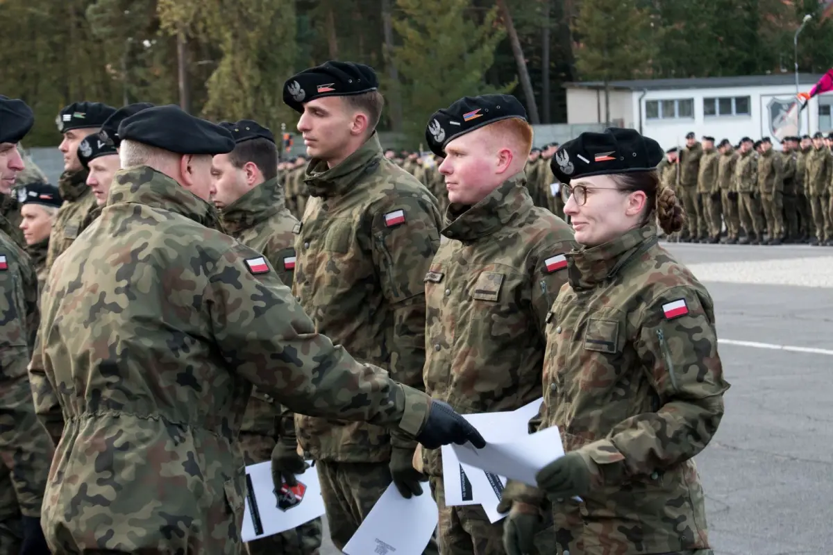Uroczysty apel z okazji Dnia Wojsk Łączności i Informatyki