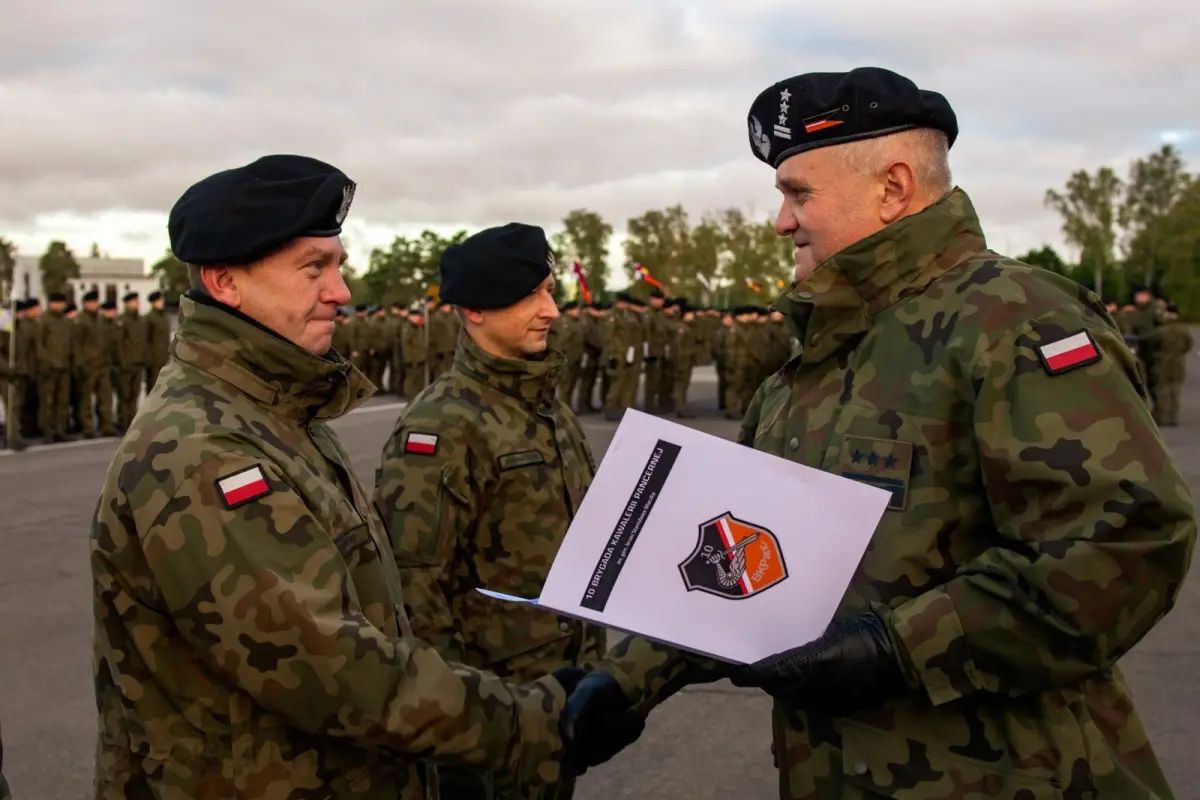 Uroczysty apel z okazji Dnia Wojsk Łączności i Informatyki