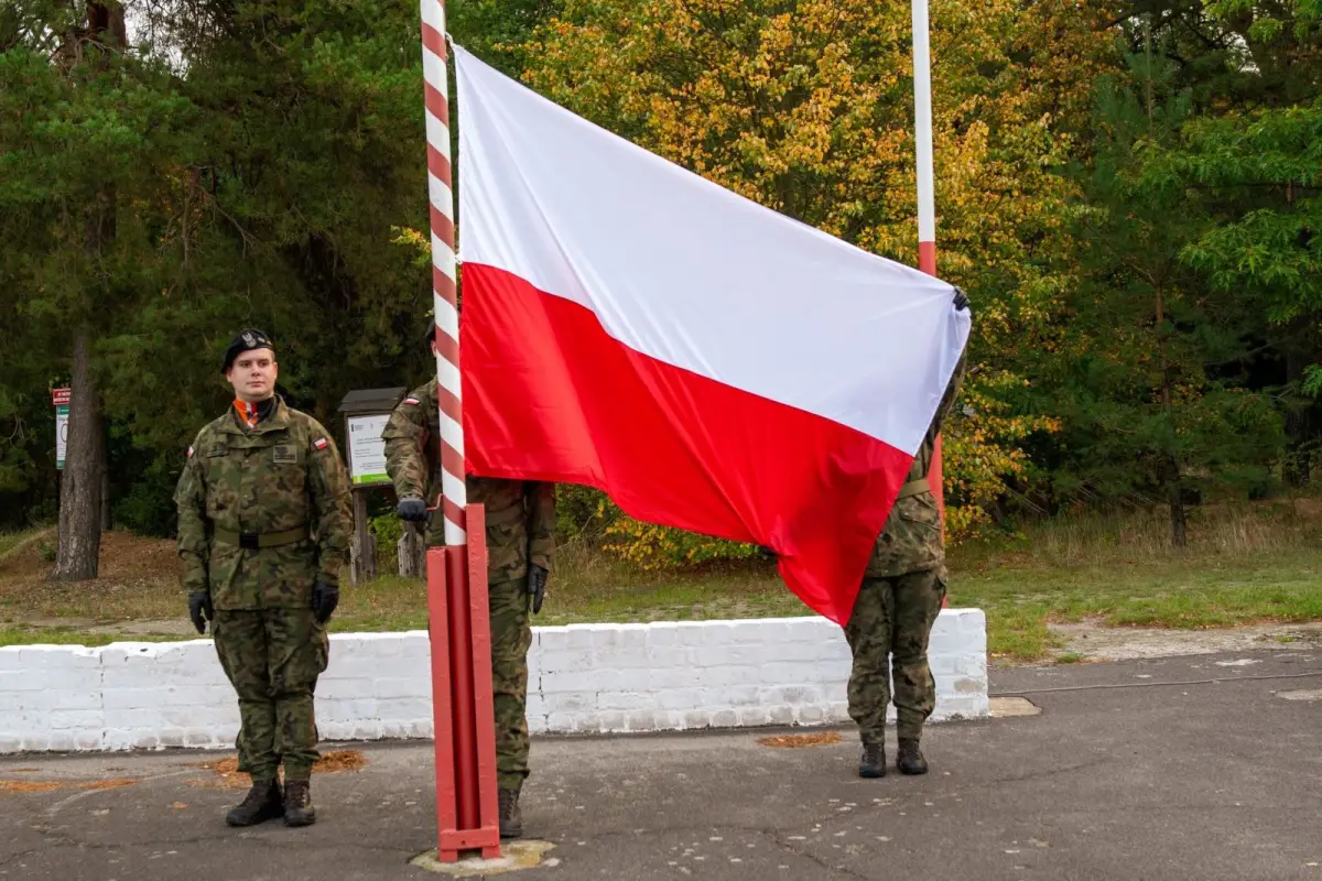 Uroczysty apel z okazji Dnia Wojsk Łączności i Informatyki