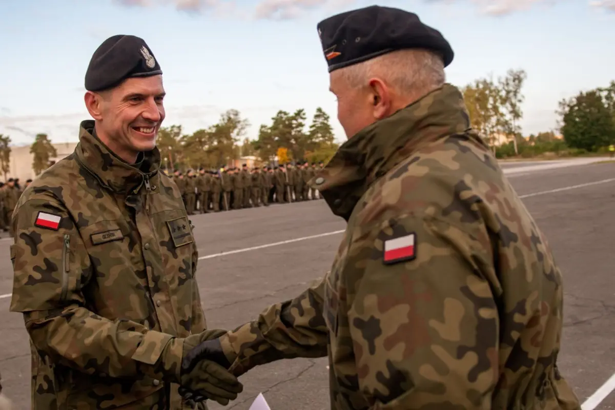 Uroczysty apel z okazji Dnia Wojsk Łączności i Informatyki