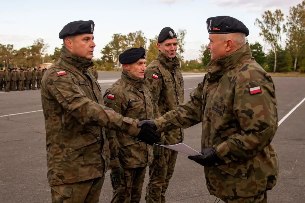 Uroczysty apel z okazji Dnia Wojsk Łączności i Informatyki