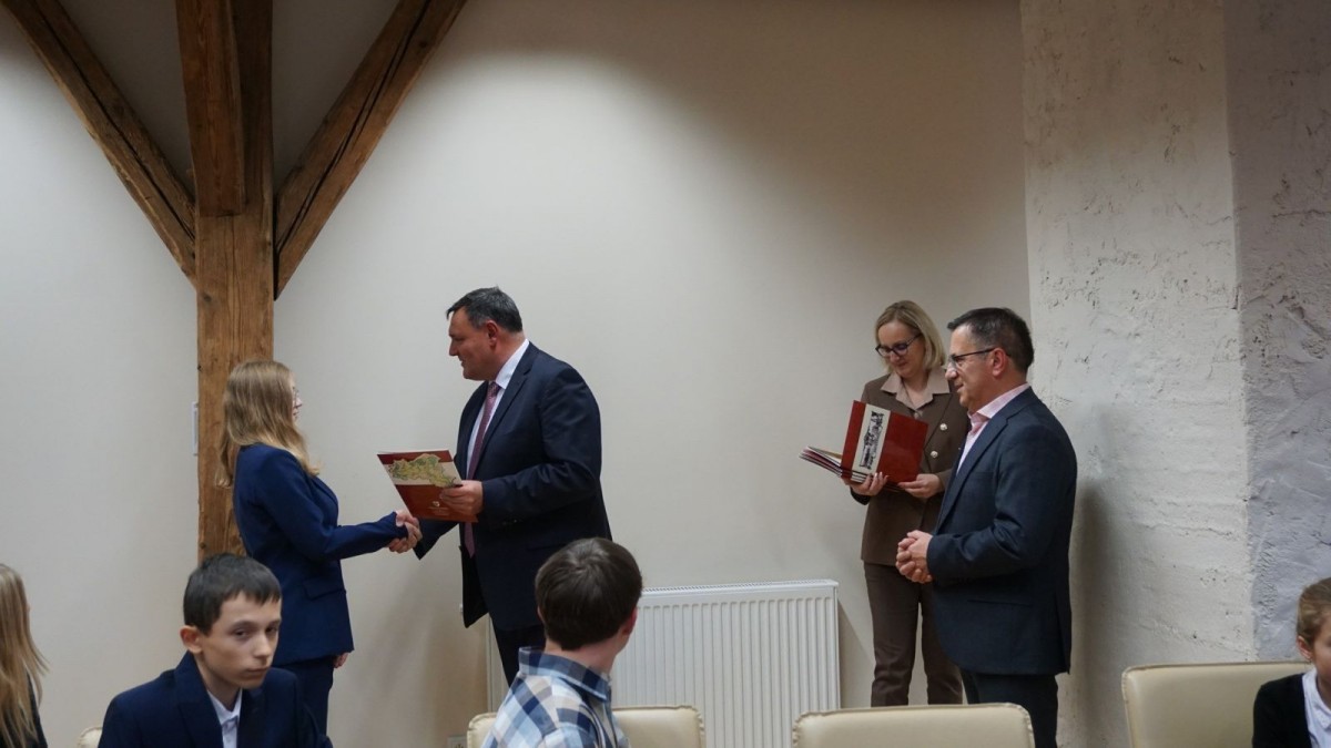 Najzdolniejsi uczniowie z gminy Nowogrodziec uhonorowani