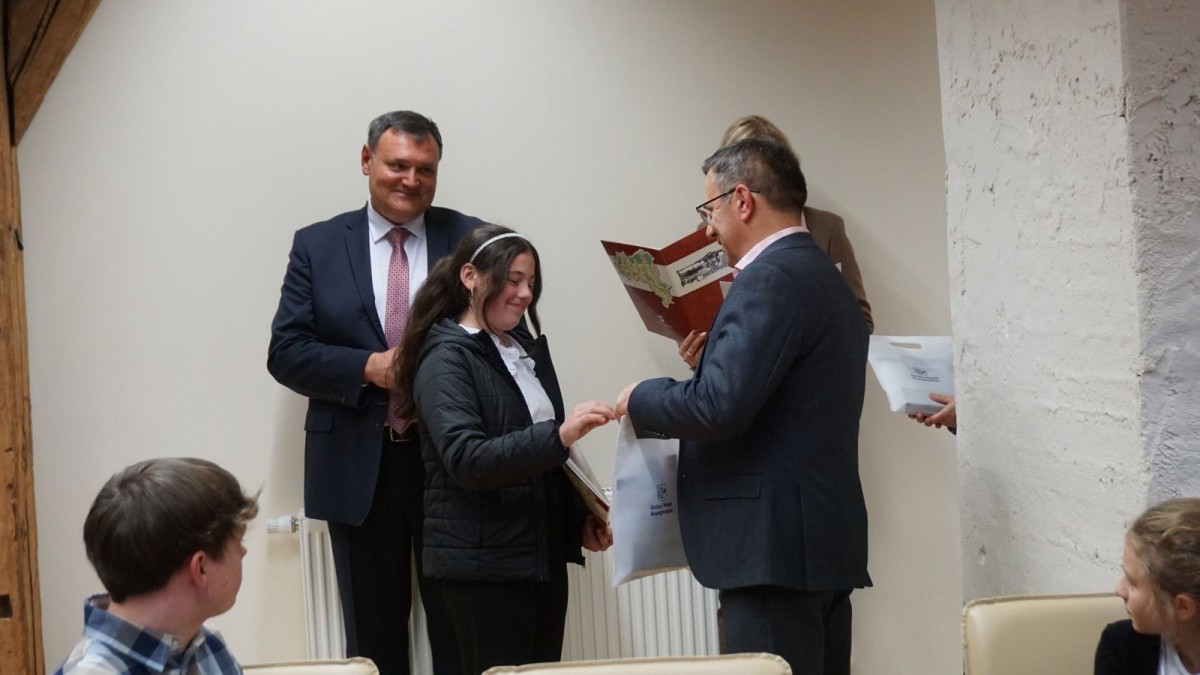 Najzdolniejsi uczniowie z gminy Nowogrodziec uhonorowani