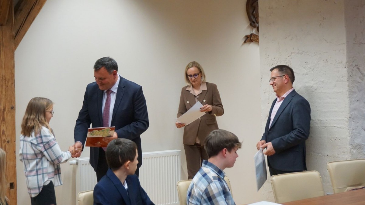 Najzdolniejsi uczniowie z gminy Nowogrodziec uhonorowani