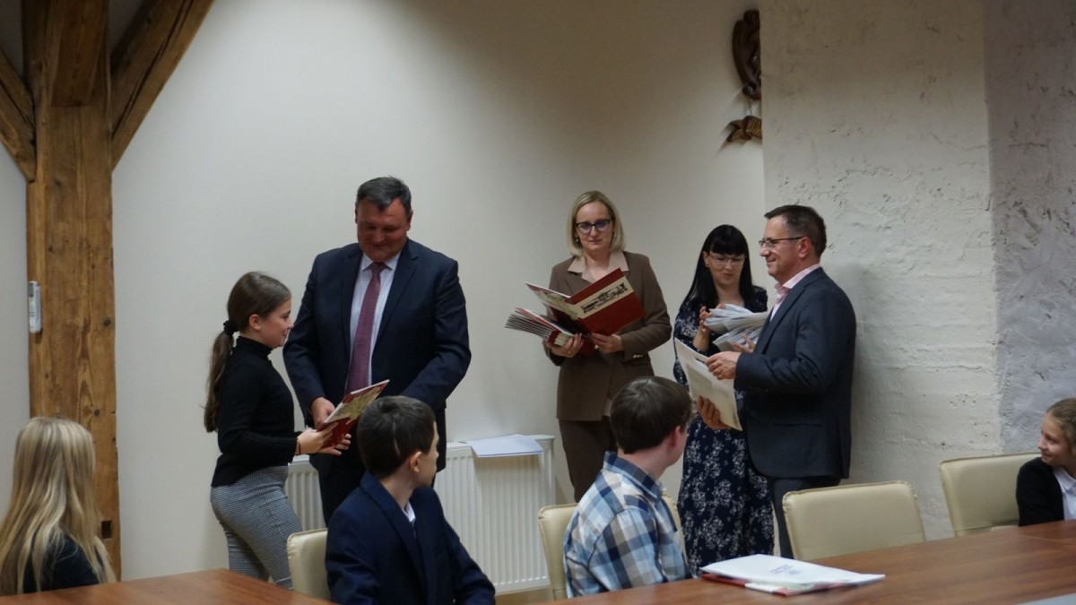 Najzdolniejsi uczniowie z gminy Nowogrodziec uhonorowani