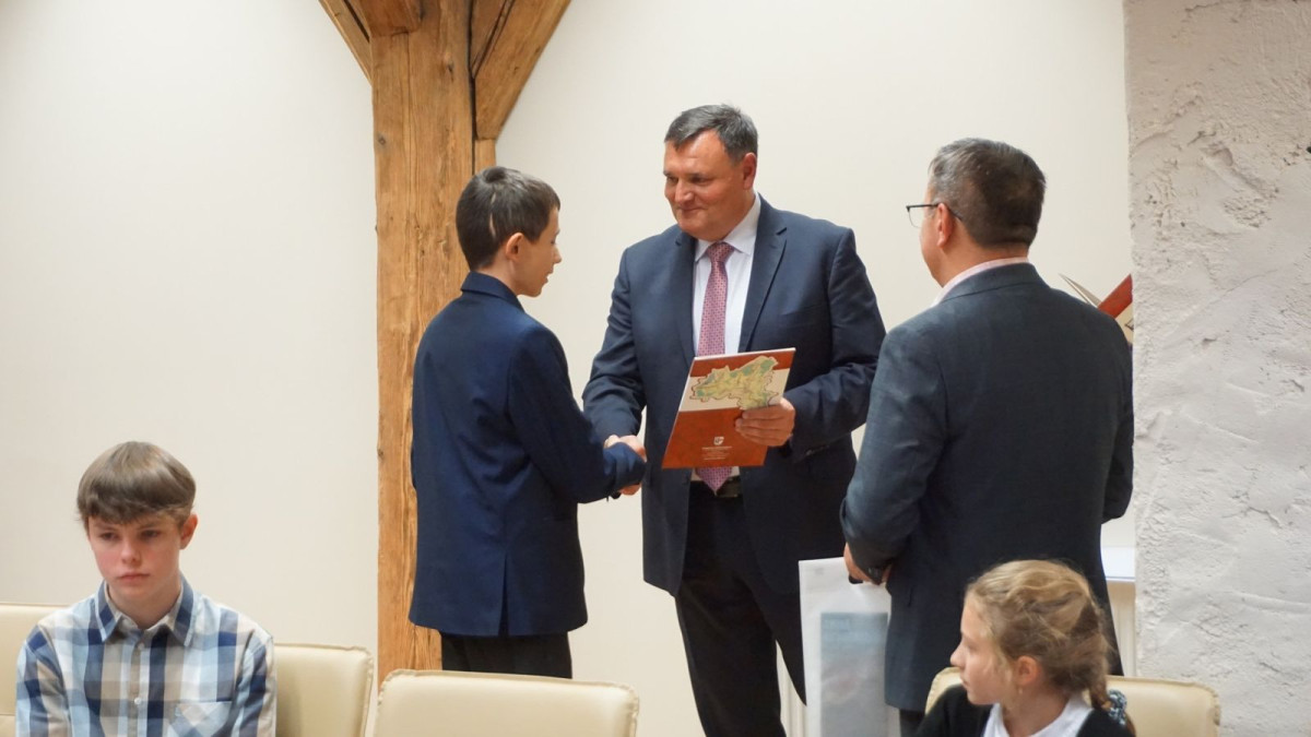 Najzdolniejsi uczniowie z gminy Nowogrodziec uhonorowani