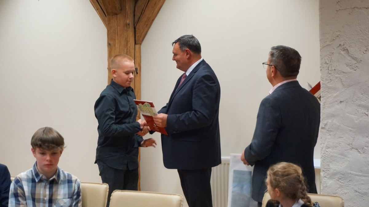 Najzdolniejsi uczniowie z gminy Nowogrodziec uhonorowani