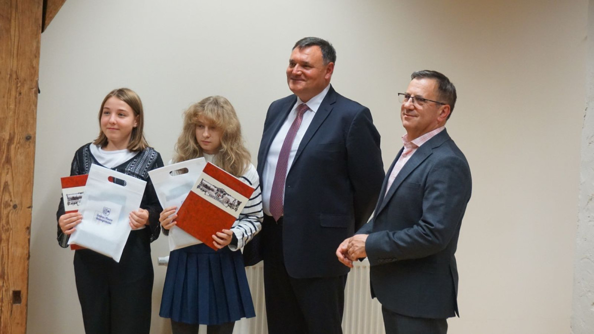 Najzdolniejsi uczniowie z gminy Nowogrodziec uhonorowani