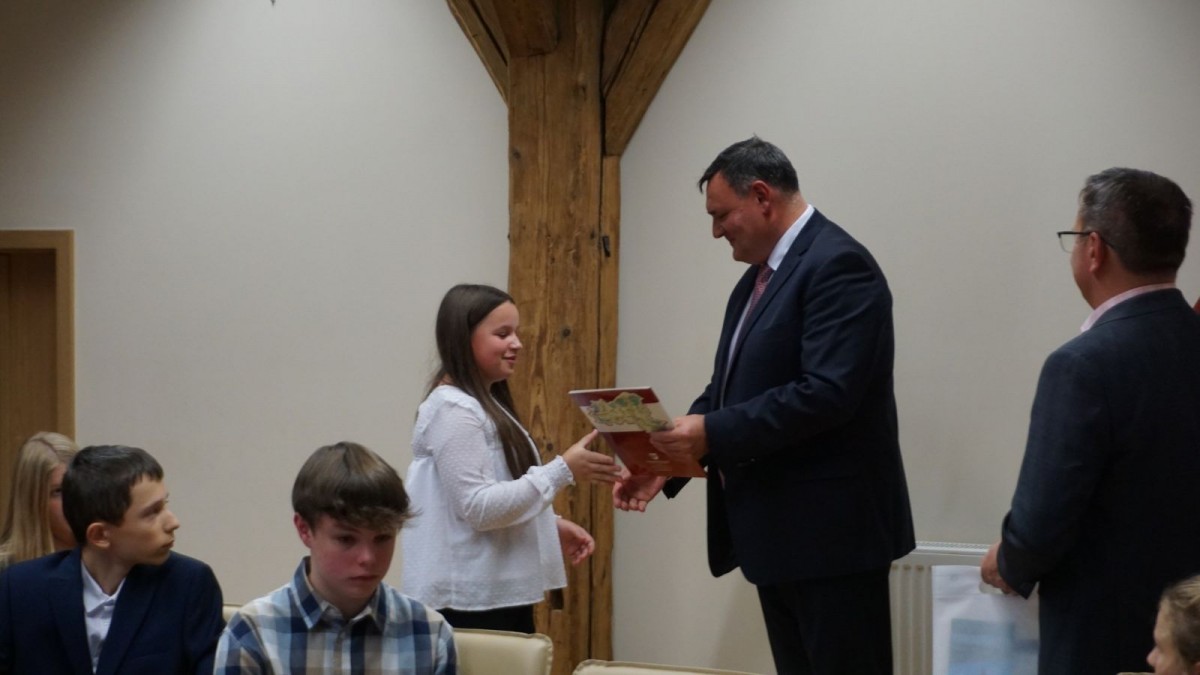 Najzdolniejsi uczniowie z gminy Nowogrodziec uhonorowani