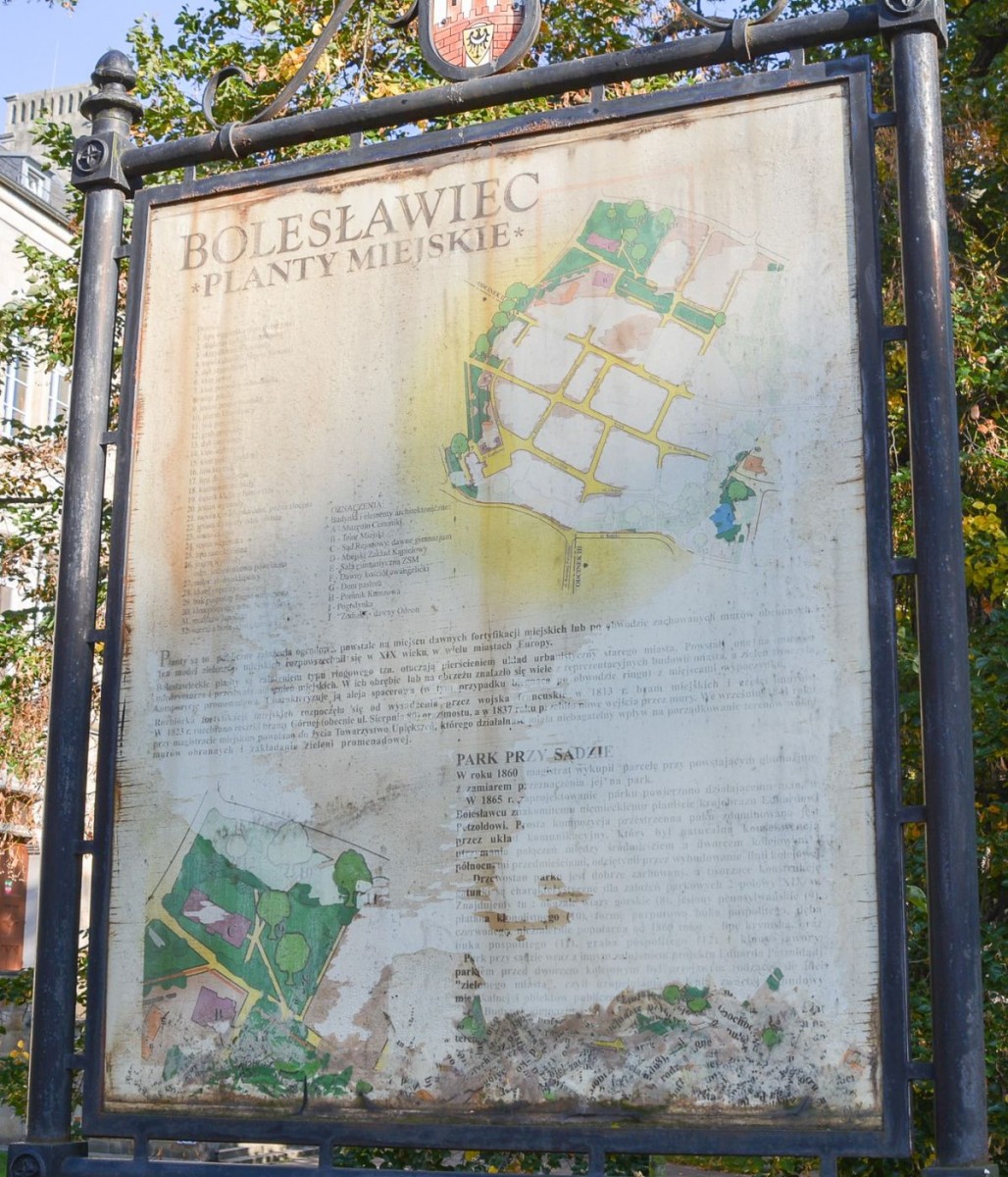 Tablica przy bolesławieckim sądzie
