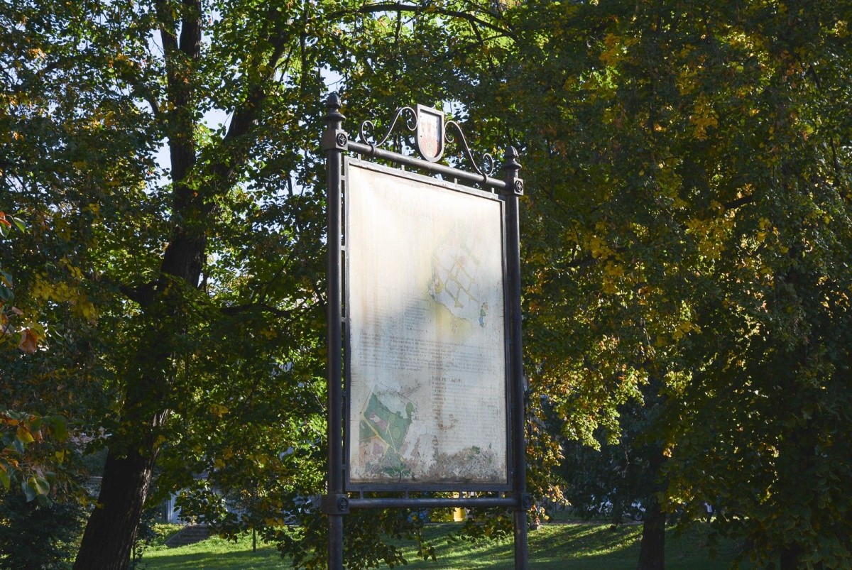 Tablica przy bolesławieckim sądzie