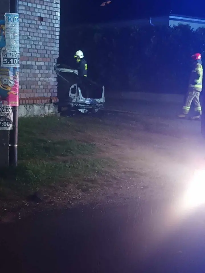 Pożar auta w Parzycach