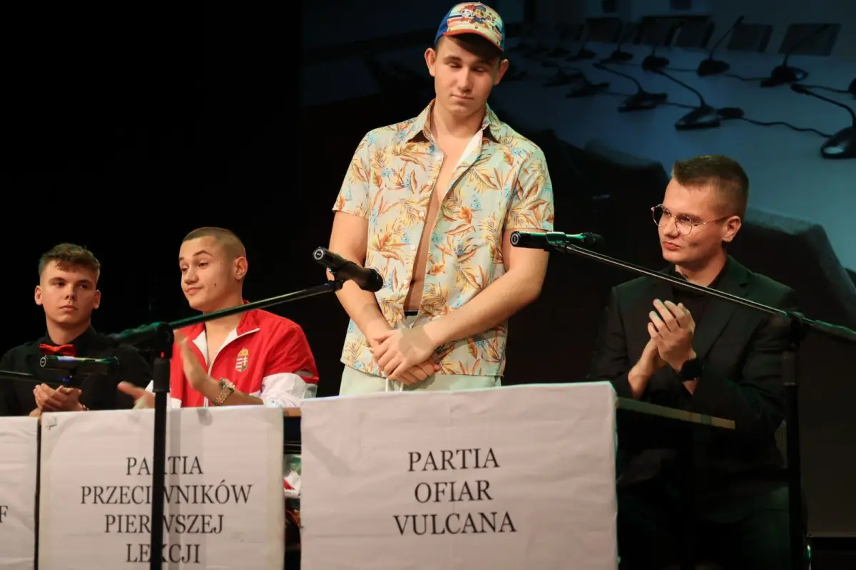 Starosta bolesławiecki Tomasz Gabrysiak nagrodził najzdolniejszych uczniów