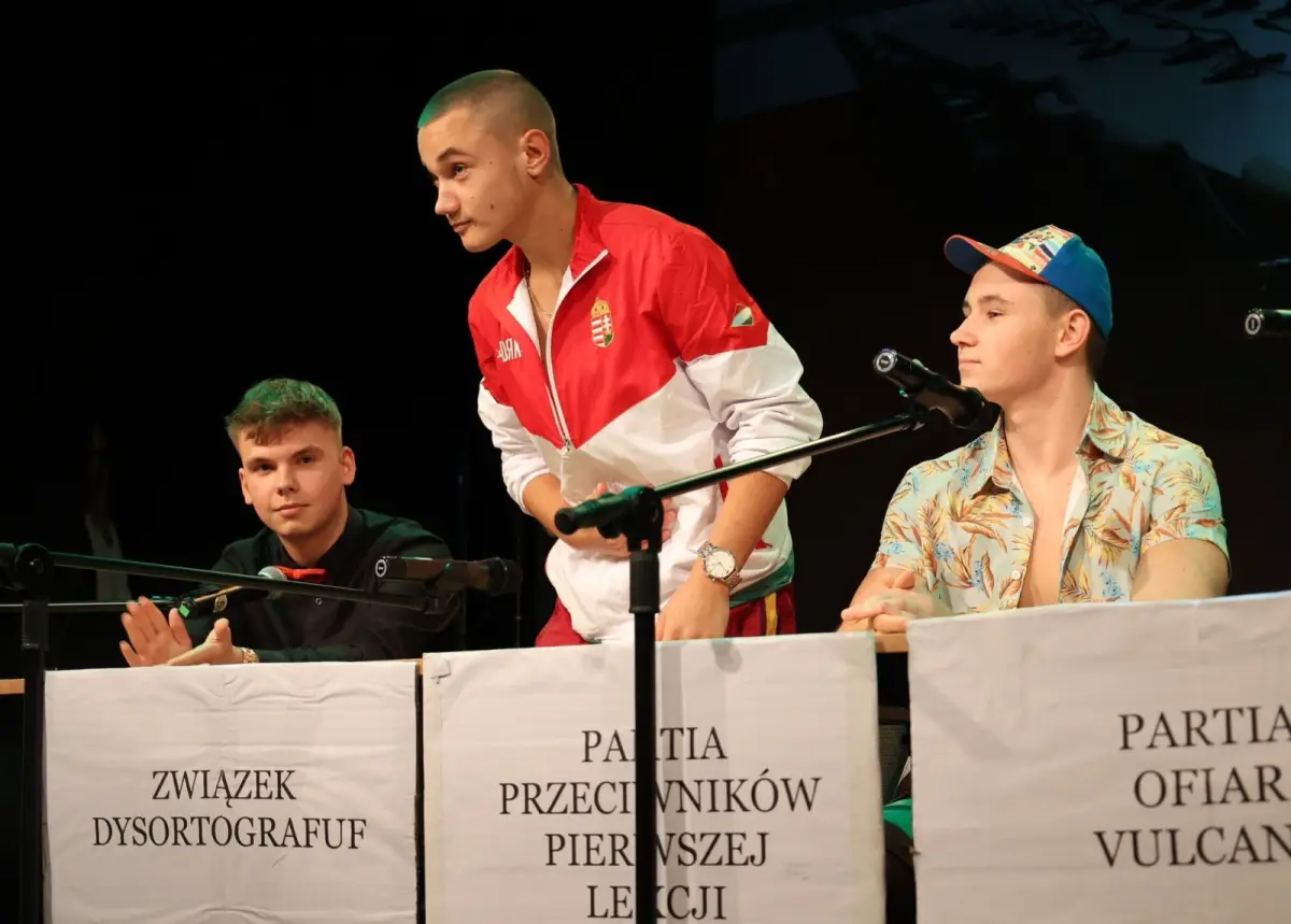 Starosta bolesławiecki Tomasz Gabrysiak nagrodził najzdolniejszych uczniów