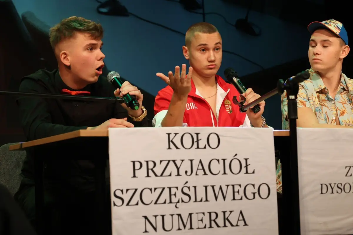 Starosta bolesławiecki Tomasz Gabrysiak nagrodził najzdolniejszych uczniów