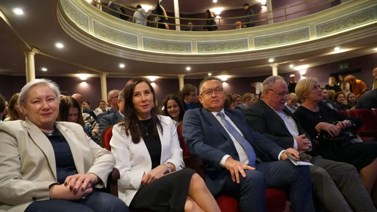 Starosta bolesławiecki Tomasz Gabrysiak nagrodził najzdolniejszych uczniów