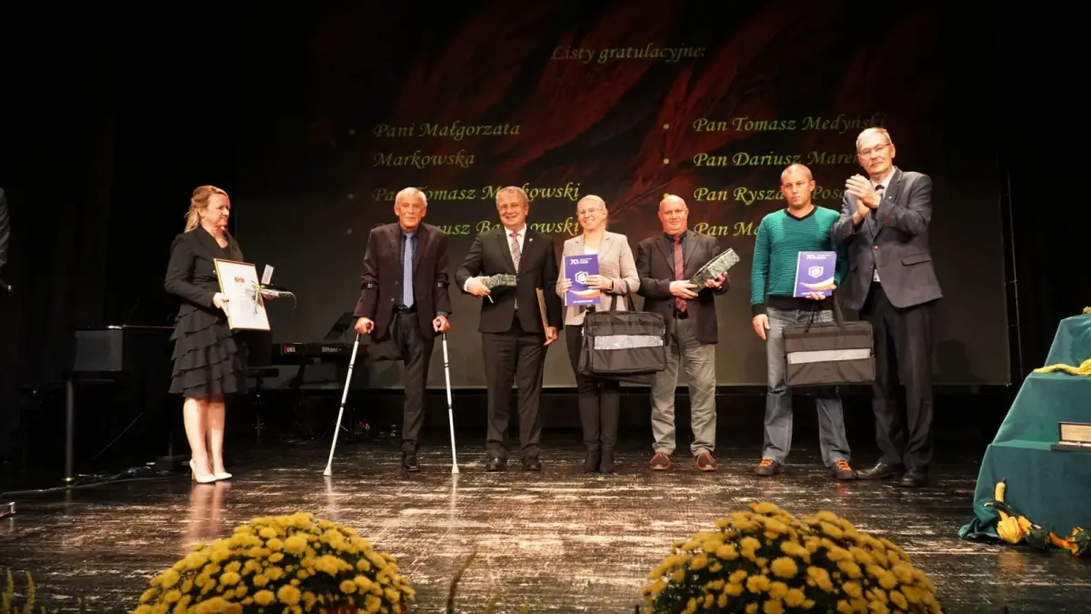 Starosta bolesławiecki Tomasz Gabrysiak nagrodził najzdolniejszych uczniów