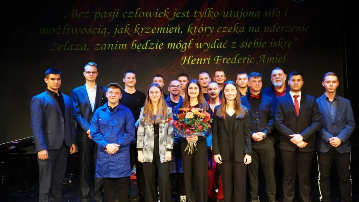 Starosta bolesławiecki Tomasz Gabrysiak nagrodził najzdolniejszych uczniów