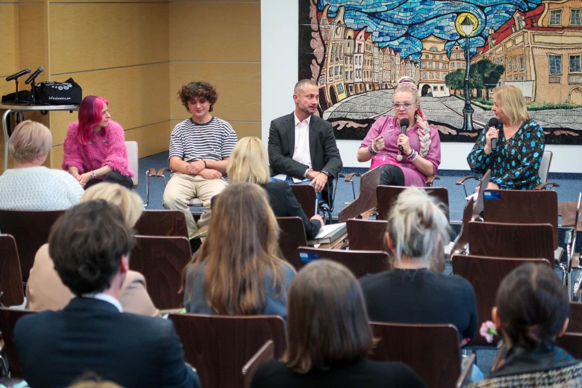 Panel dyskusyjny o uczniach i uczennicach LGBT+