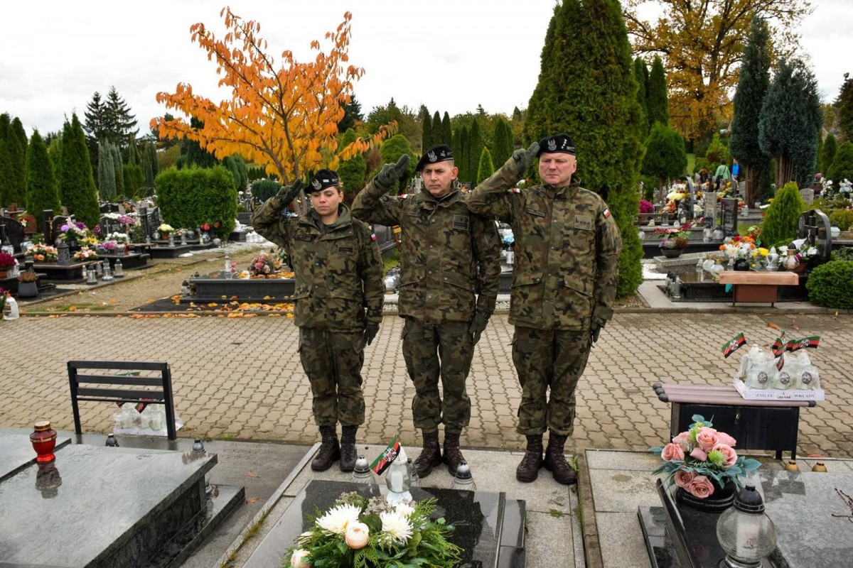 Bolesławieccy artylerzyści pamiętali o zmarłych kolegach i żołnierzach poległych na wojnie