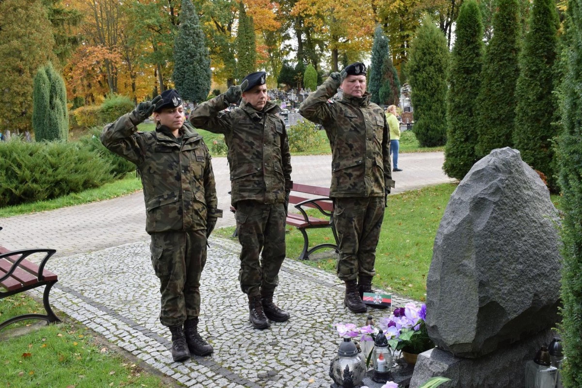 Bolesławieccy artylerzyści pamiętali o zmarłych kolegach i żołnierzach poległych na wojnie