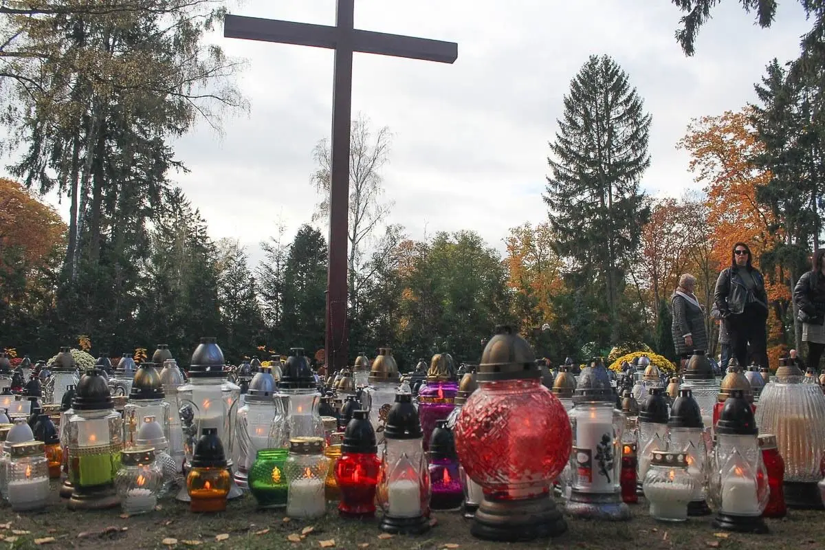 Wszystkich Świętych na cmentarzu w Bolesławcu – fotorelacja