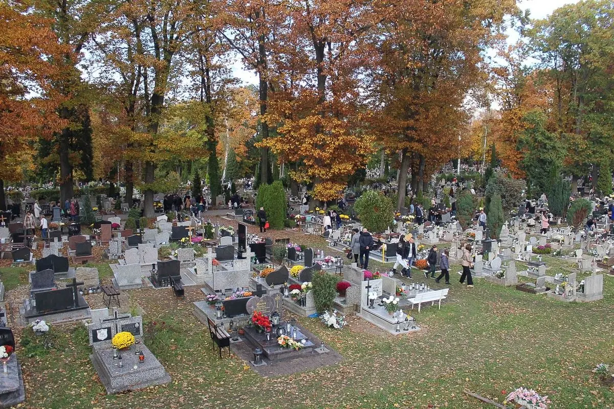Wszystkich Świętych na cmentarzu w Bolesławcu – fotorelacja