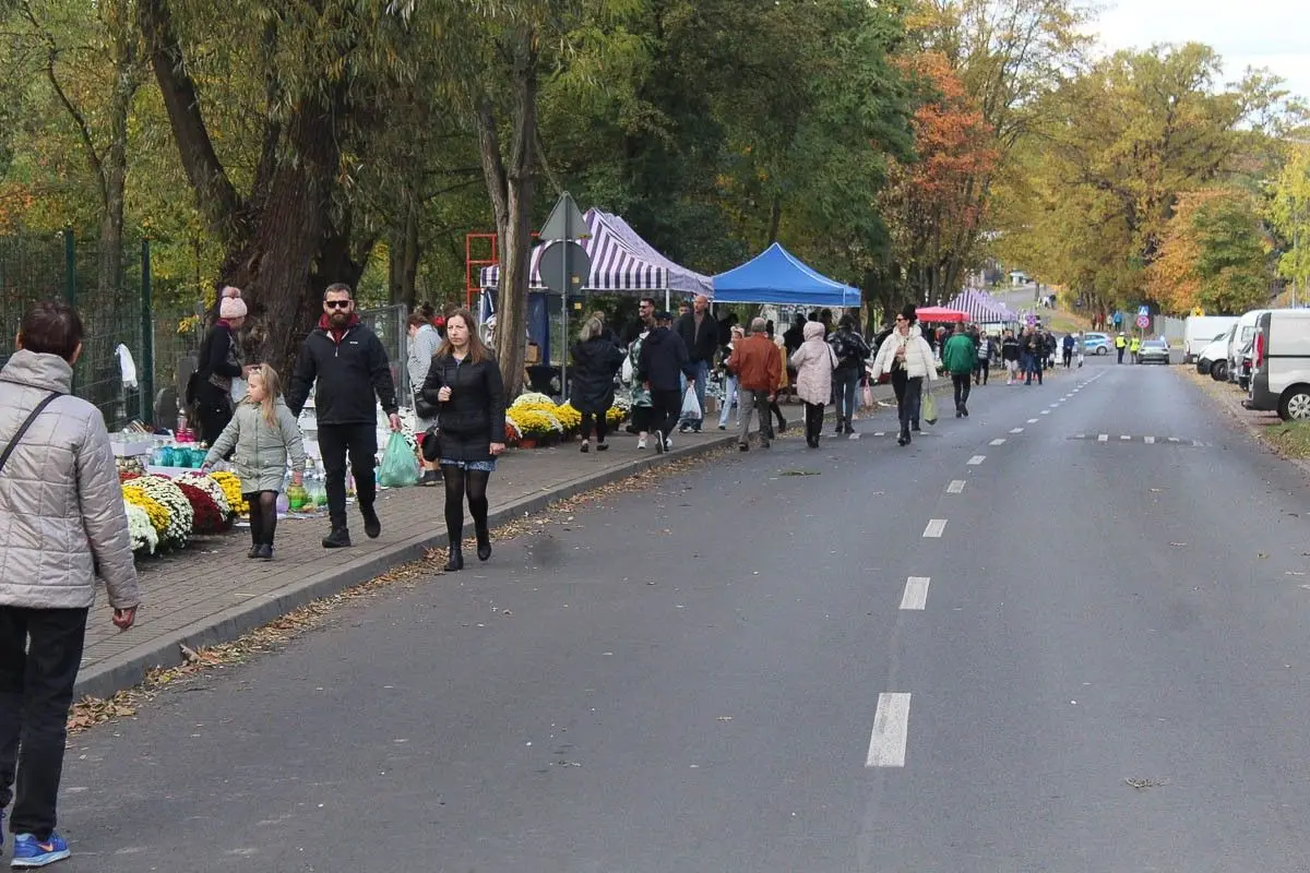 Wszystkich Świętych na cmentarzu w Bolesławcu – fotorelacja