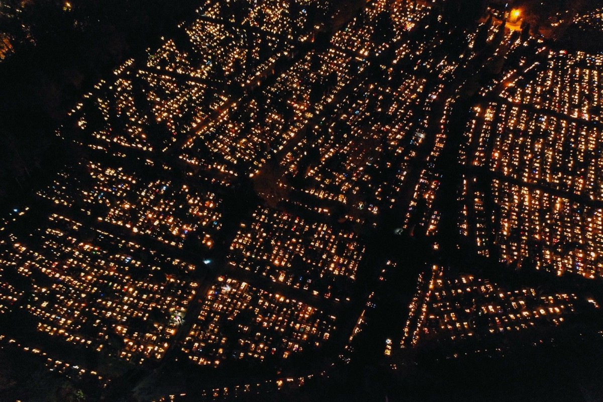 Bolesławiecki cmentarz nocą