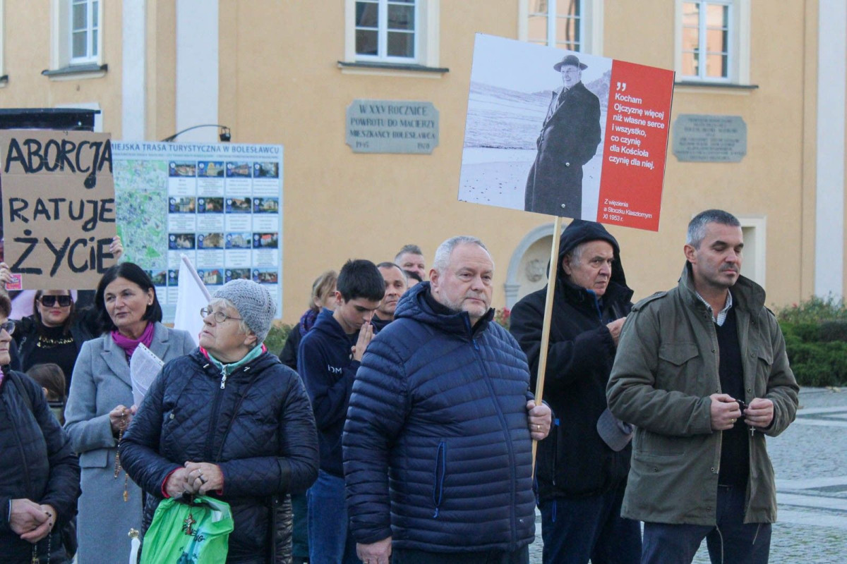 Uczestnicy zgromadzenia różańcowego