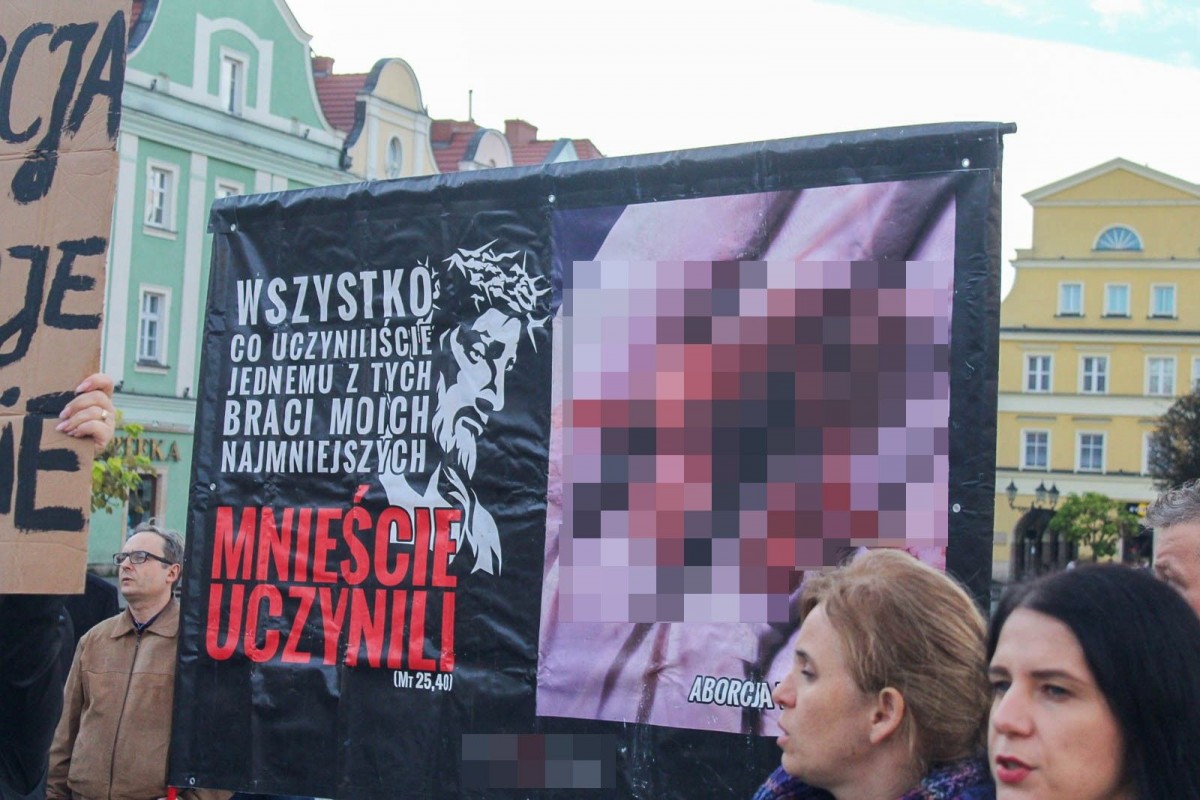 Uczestnicy zgromadzenia różańcowego