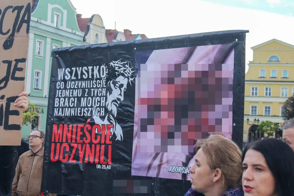 Uczestnicy zgromadzenia różańcowego